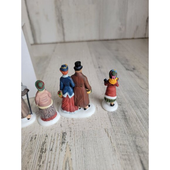 Dept 56 Chelsea lane shoppers 58165 heritage village accessory xmas - Picture 5 of 7